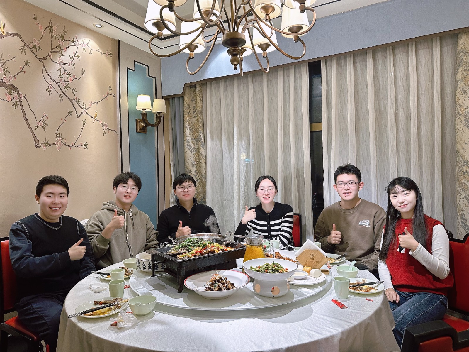 2025年底聚餐.jpg 2025年底聚餐.jpg